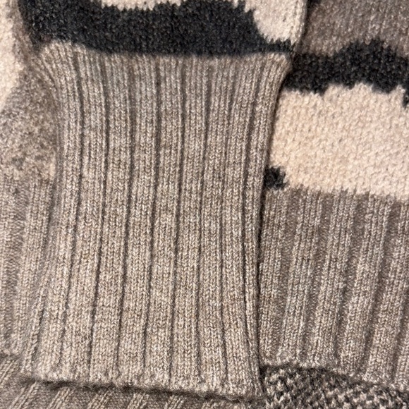 Beautiful BNWT Camouflage Patterned Women's Sweater By Christian Siriano - Picture 3 of 9